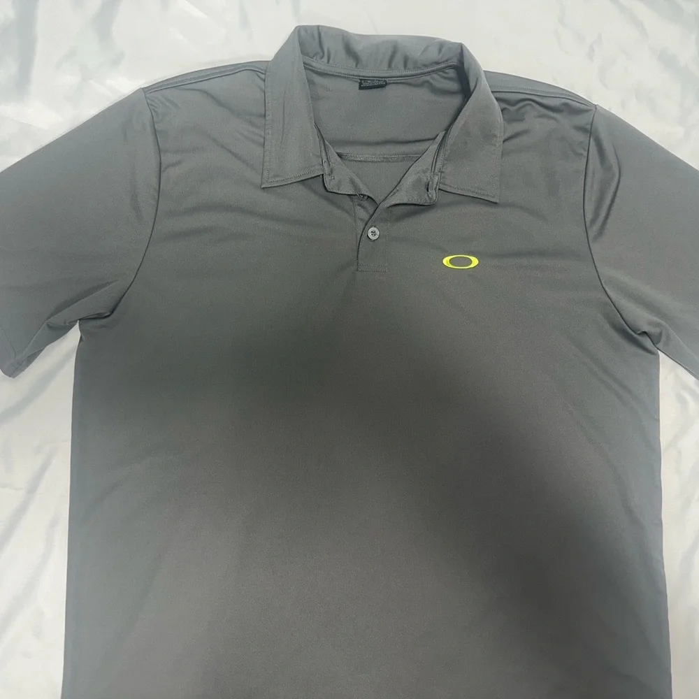 Oakley Men's Polo Shirt in Gray with Yellow Logo - Picture 3 of 11